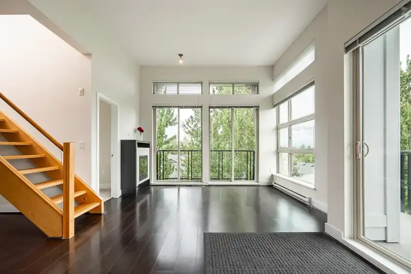 423 6688 120 STREET - photo 1 of 3