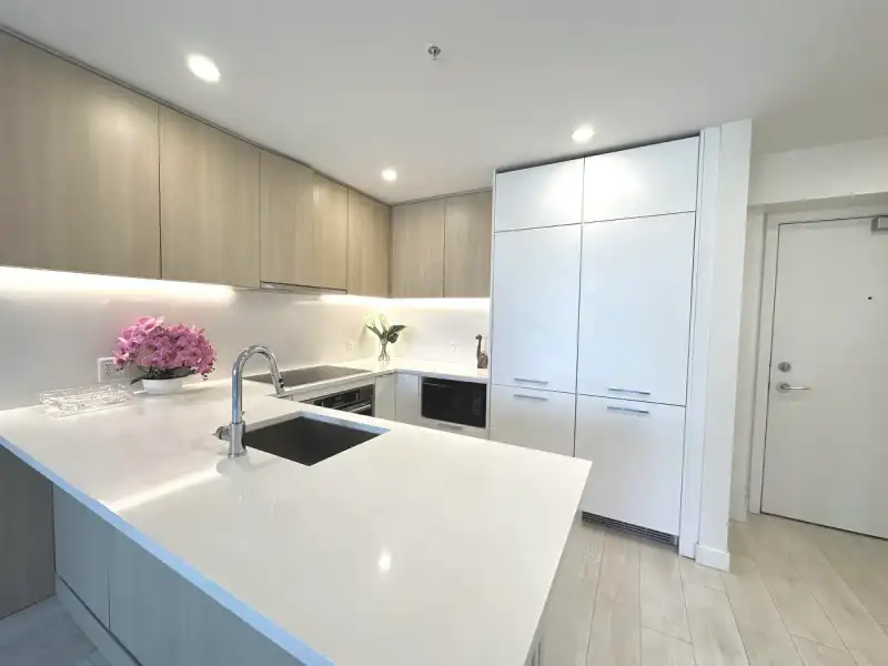 TH16 13318 104 AVENUE - photo 4 of 30