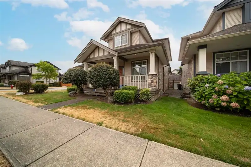 19096 68A AVENUE - photo 1 of 3