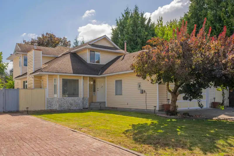 9322 157 STREET - photo 2 of 32