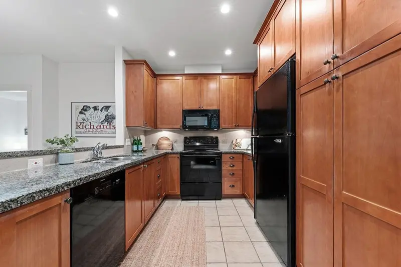 106 3125 CAPILANO CRESCENT - photo 2 of 23