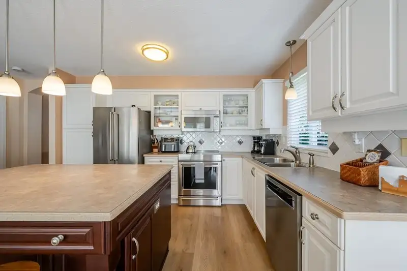 59 6488 168 STREET - photo 3 of 25