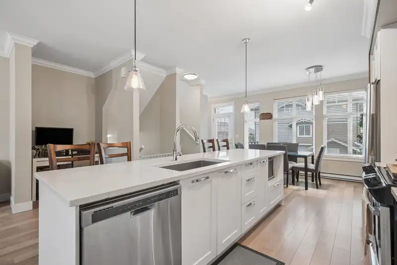 60 6350 142 STREET - photo 3 of 25