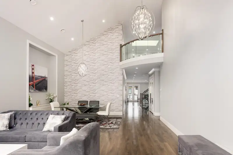 14079 77A AVENUE AVENUE - photo 3 of 32