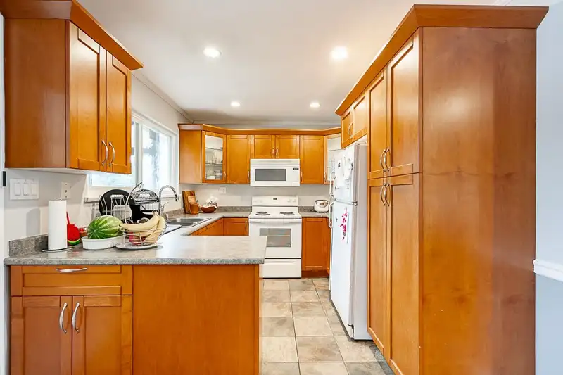8696 152 STREET - photo 4 of 32