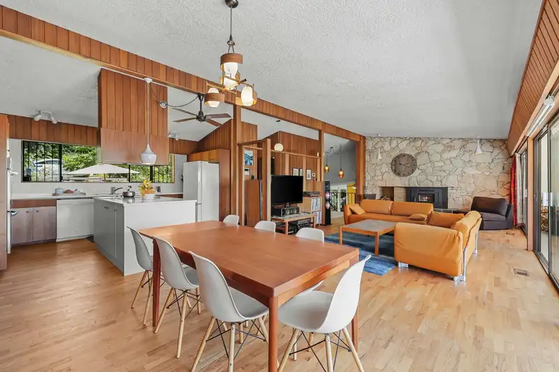 12529 104 AVENUE - photo 1 of 40