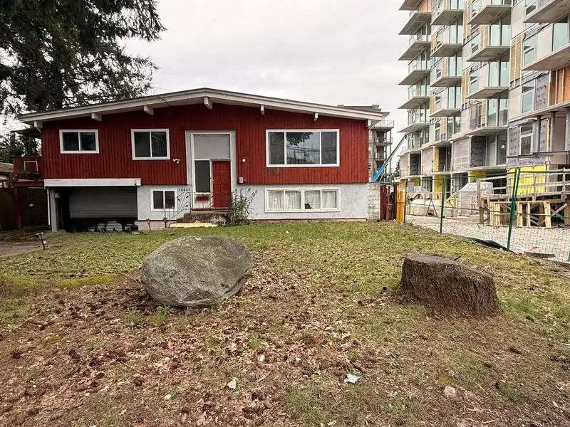 13231 104A AVENUE - photo 2 of 11