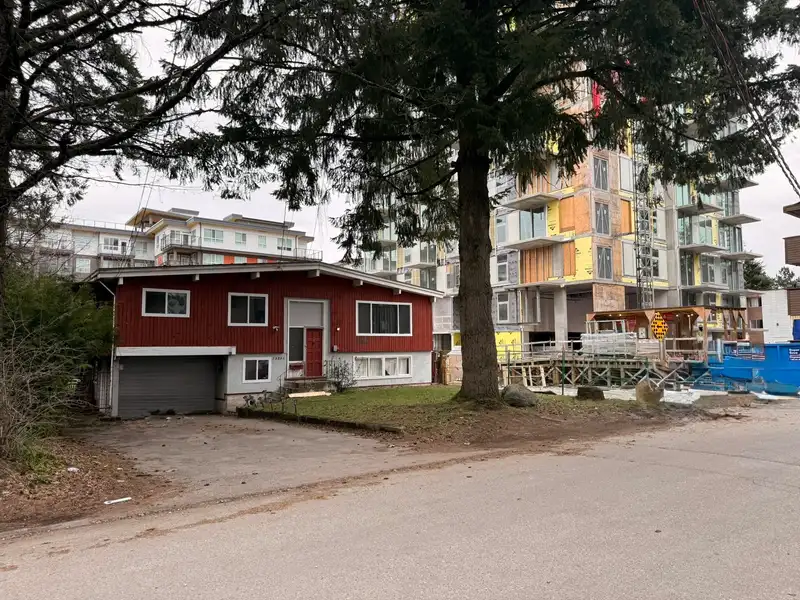 13231 104A AVENUE - photo 3 of 11