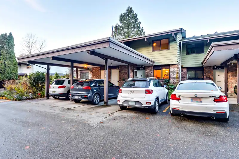 130 7476 138 STREET - photo 1 of 24
