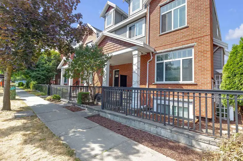 13971 64 AVENUE - photo 2 of 31