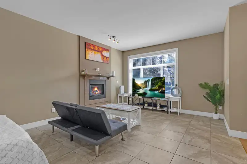 13971 64 AVENUE - photo 4 of 31