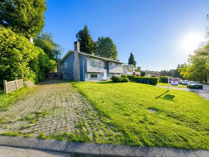 15058 ROBIN CRESCENT - photo 2 of 34