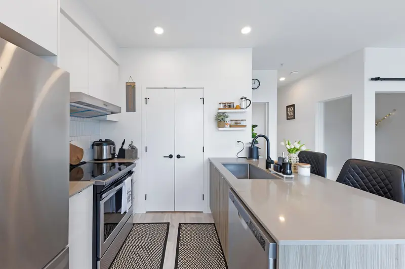 406 32828 LANDEAU PLACE - photo 3 of 20