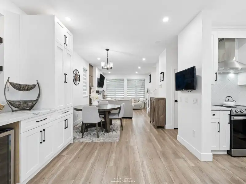 14912 57 AVENUE - photo 4 of 35