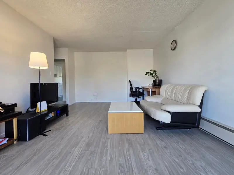 129 1909 SALTON ROAD - photo 3 of 19