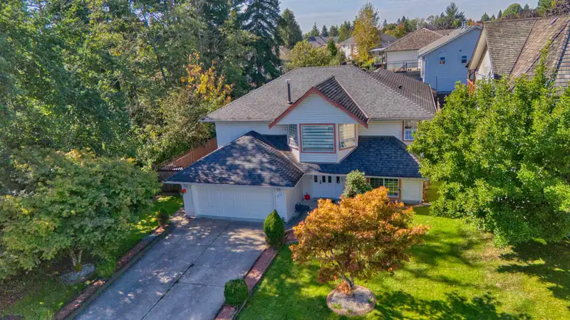 8039 159A STREET - photo 2 of 22