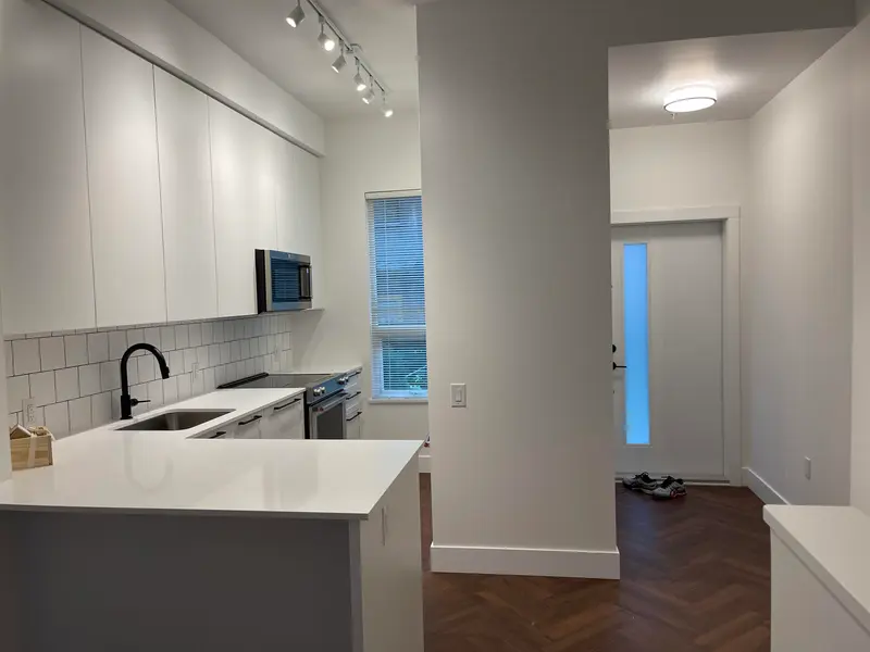 4 9735 UNIVERSITY CRESCENT - photo 4 of 21