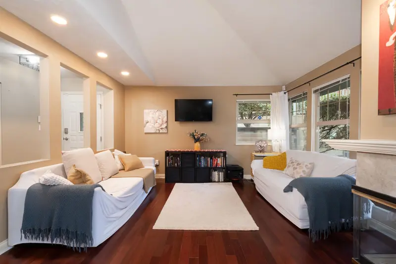 20 65 FOXWOOD DRIVE - photo 2 of 14