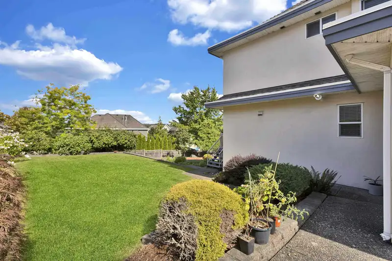 8598 171 STREET - photo 4 of 38
