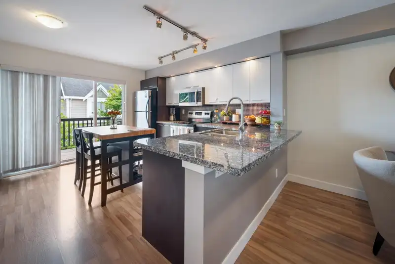 37 19448 68 AVENUE - photo 2 of 20