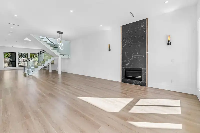 19045 61A AVENUE - photo 3 of 40