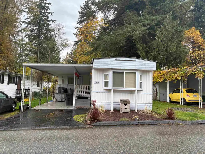136 7790 KING GEORGE BOULEVARD - photo 2 of 32