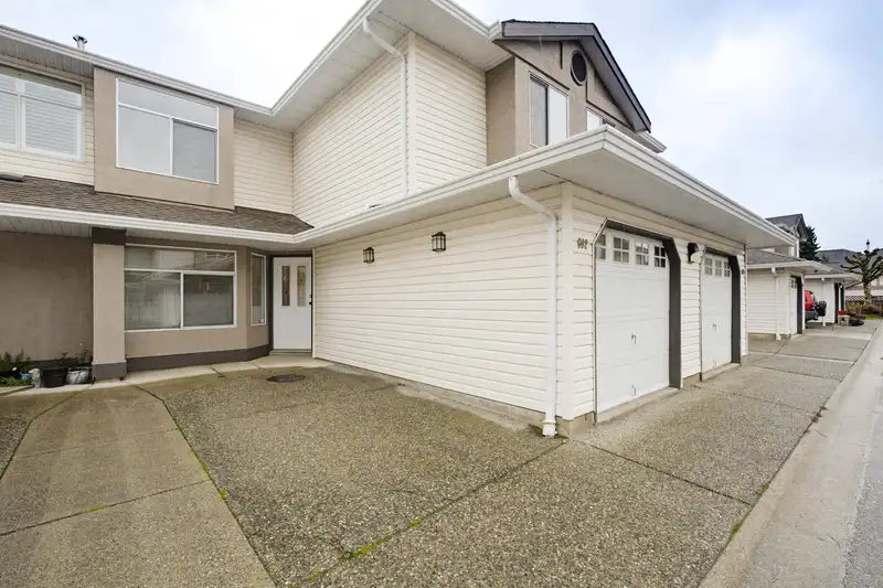 602 8260 162A STREET - photo 3 of 39
