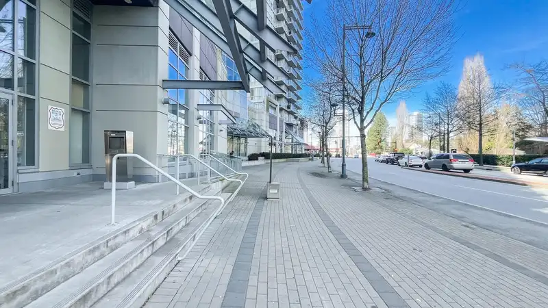 2706 9981 WHALLEY BOULEVARD - photo 3 of 28