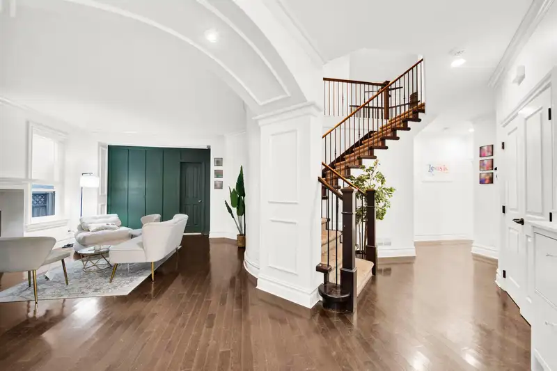 9467 163 STREET - photo 2 of 33