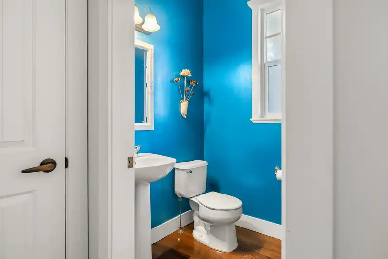 6170 150B STREET - photo 4 of 40