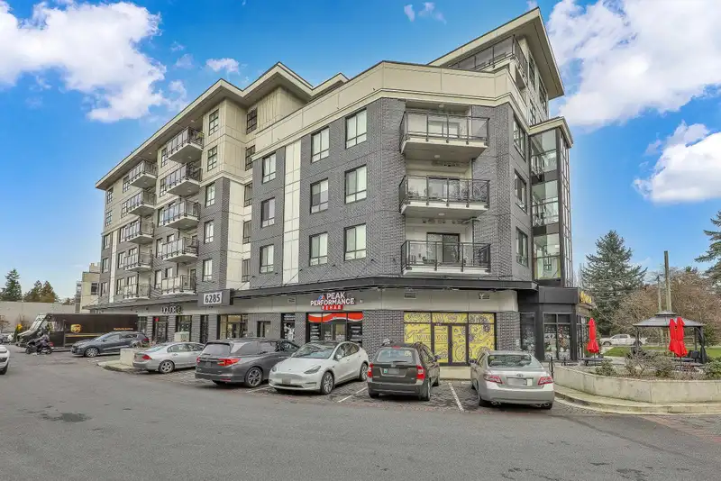505 6285 KING GEORGE BOULEVARD - photo 1 of 33