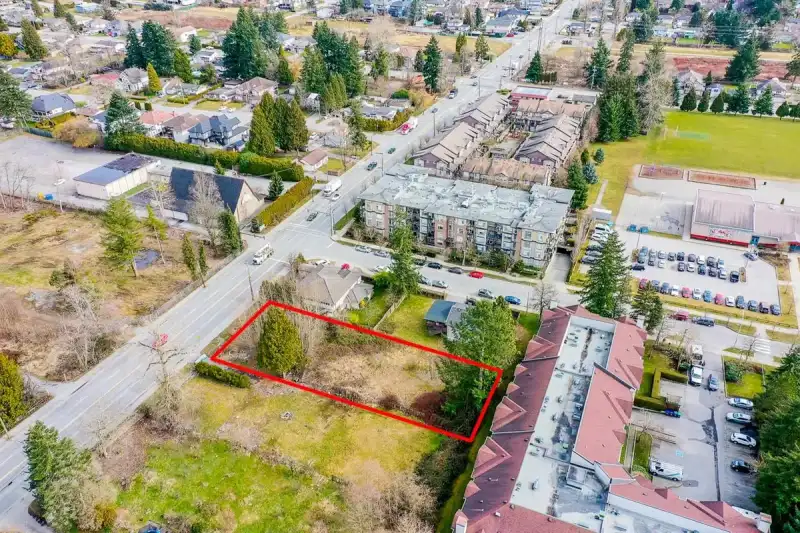 13878 108 AVENUE - photo 1 of 12