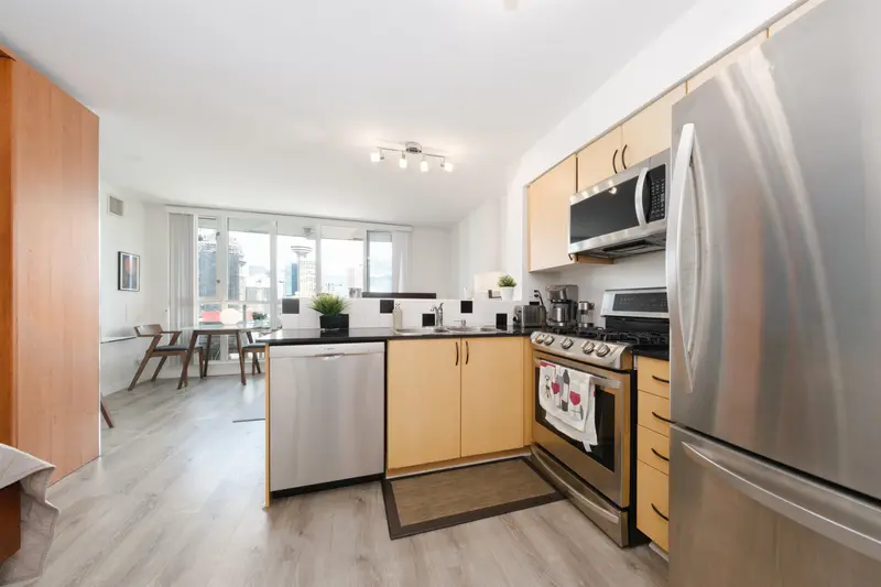 1703 63 KEEFER PLACE - photo 3 of 24