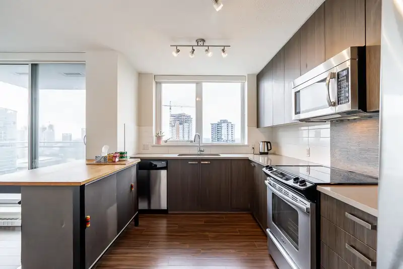 2609 13325 102A AVENUE - photo 1 of 30
