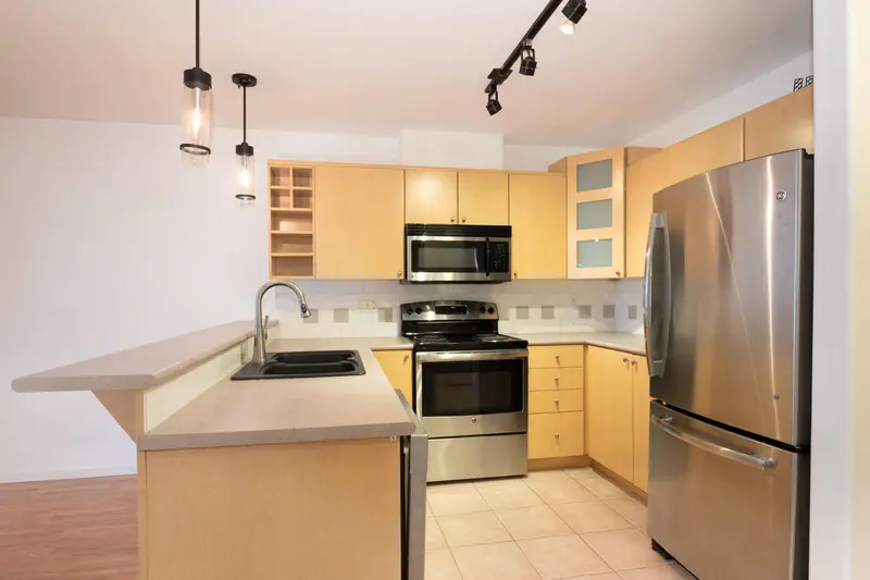 105 3136 ST. JOHNS STREET - photo 4 of 25