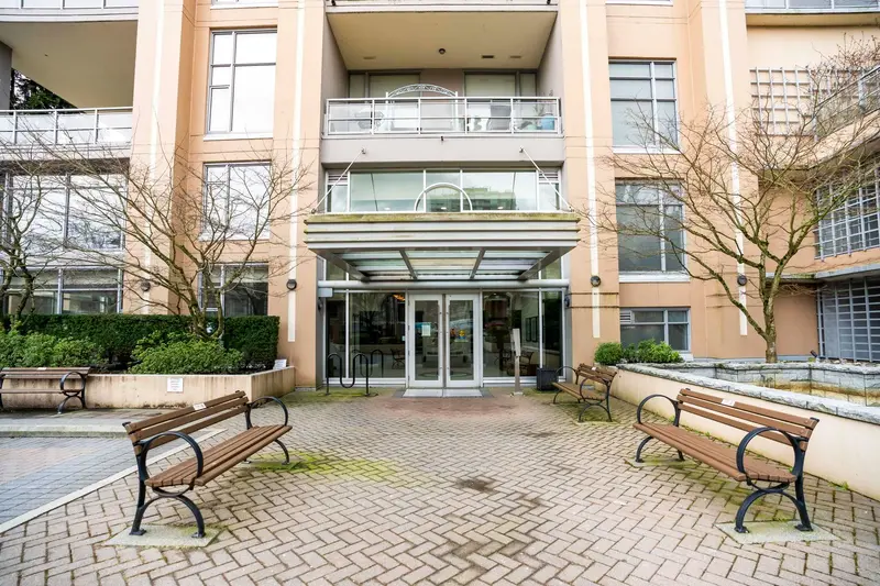 1908 280 ROSS DRIVE - photo 2 of 25