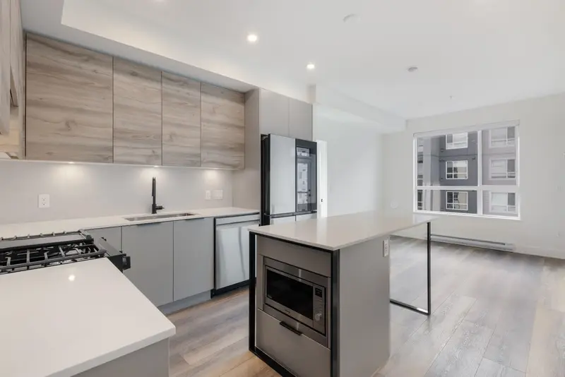 412 30490 CARDINAL AVENUE - photo 2 of 7