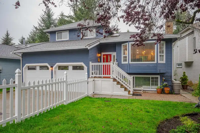 12289 SOUTHPARK CRESCENT - photo 2 of 40