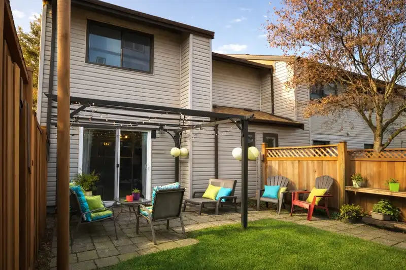 55 9955 140 STREET - photo 2 of 29