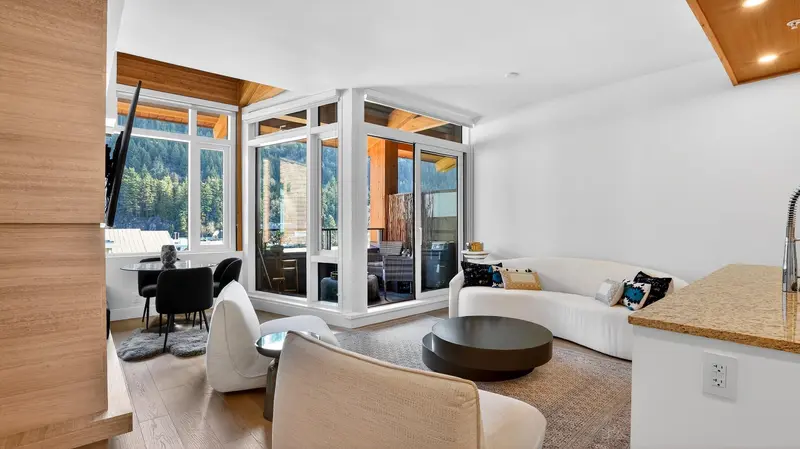 506 6687 NELSON AVENUE - photo 4 of 25