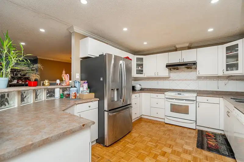 13833 112 AVENUE - photo 3 of 17