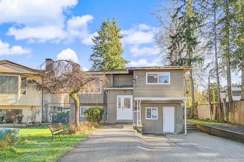 8076 139A STREET - photo 2 of 37