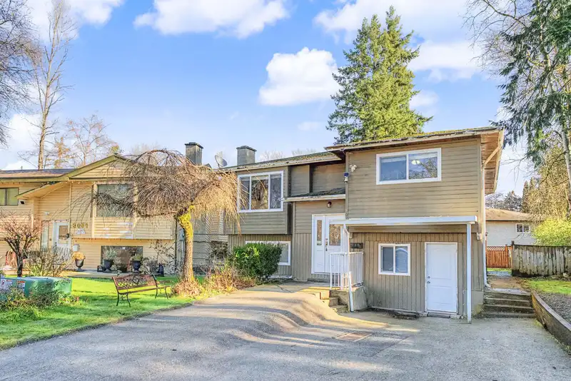 8076 139A STREET - photo 3 of 37