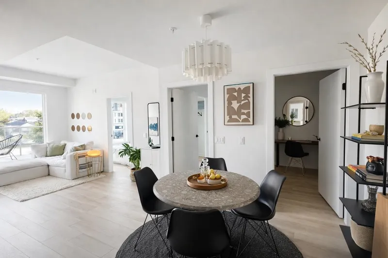 407 2268 E BROADWAY - photo 4 of 10