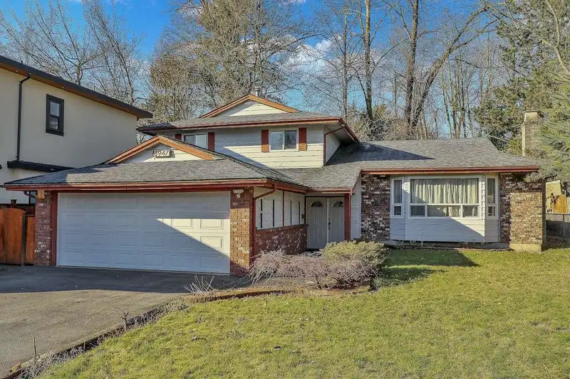 8947 URSUS CRESCENT - photo 1 of 38