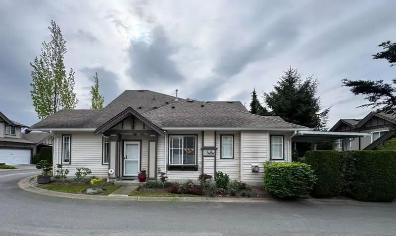 41 15868 85 AVENUE - photo 3 of 15