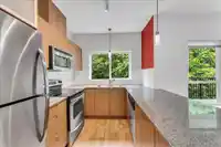 215 9655 KING GEORGE BOULEVARD - thumbnail 6