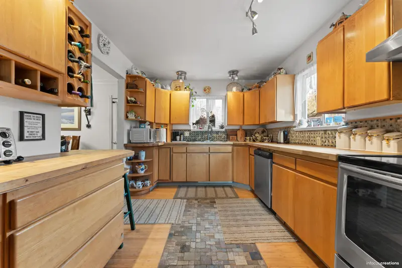 17307 58 AVENUE - photo 2 of 21