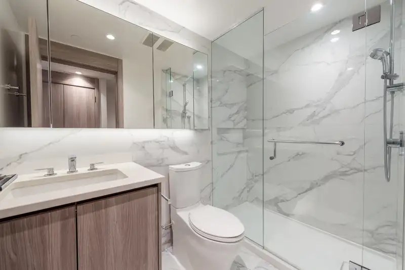 1710 9887 WHALLEY BOULEVARD - photo 4 of 20