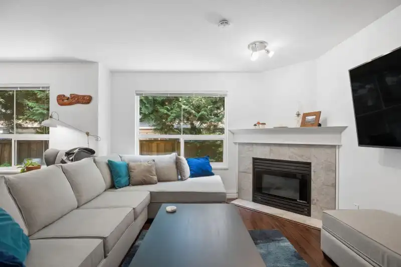 30 16155 82 AVENUE - photo 1 of 27